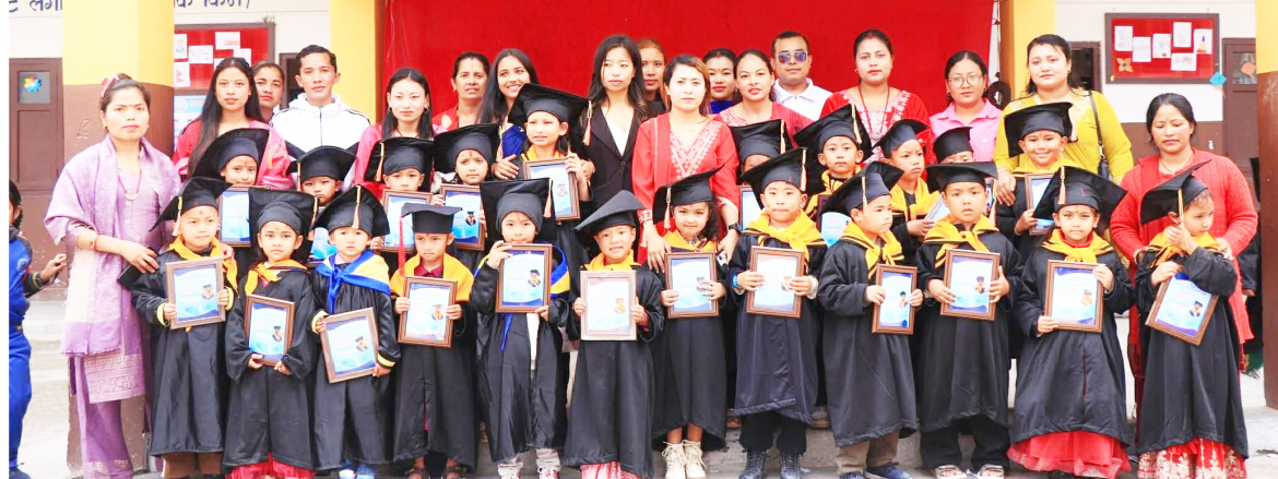 सेन्टलम एल्बम एकेडेमीका युकेजीका विद्यार्थी दीक्षित