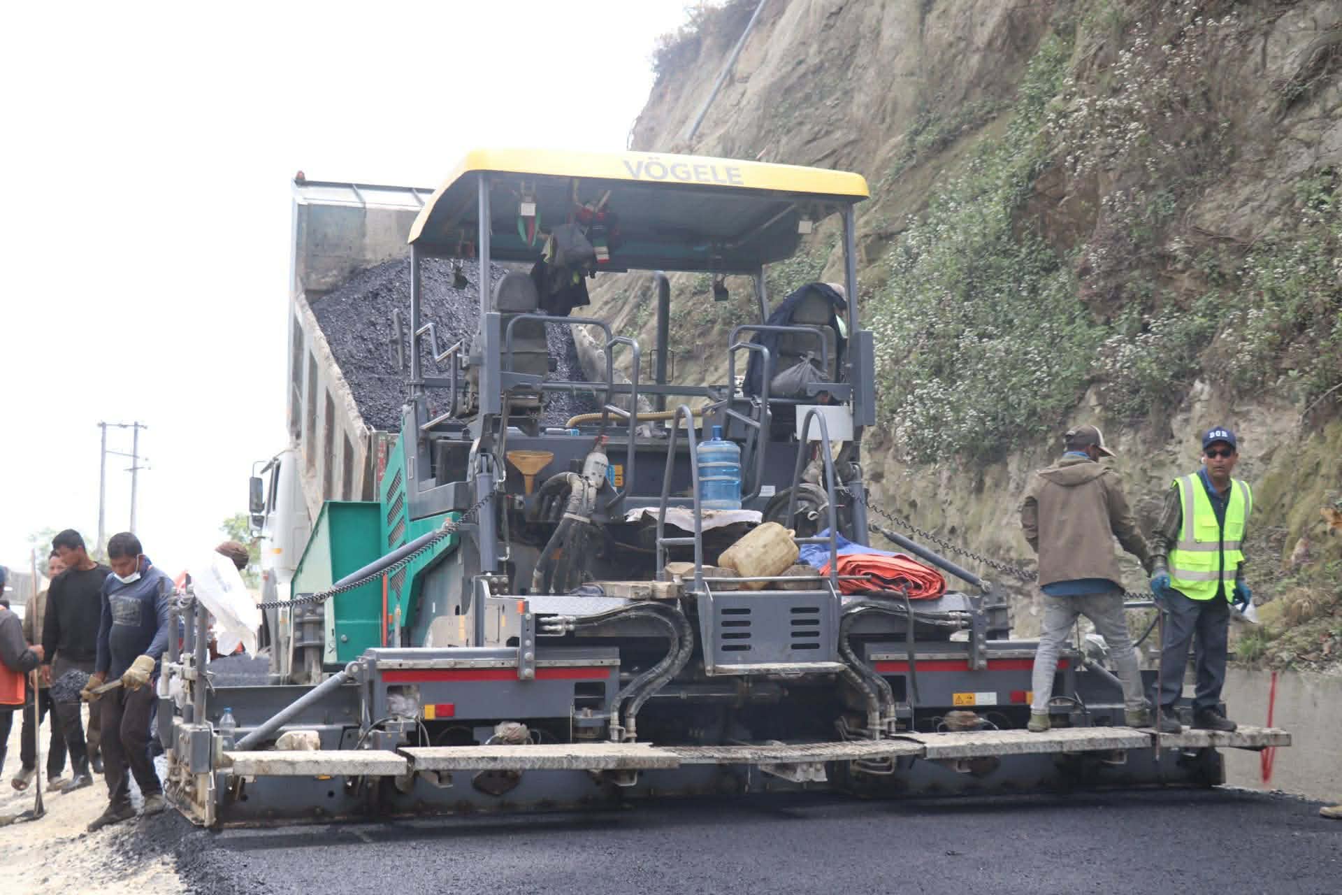 धुलिखेल–खावा सडकमा कालोपत्रेको काम जारी 